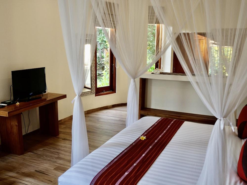 Puri Sari Beach Hotel Labuan Bajo Exterior foto