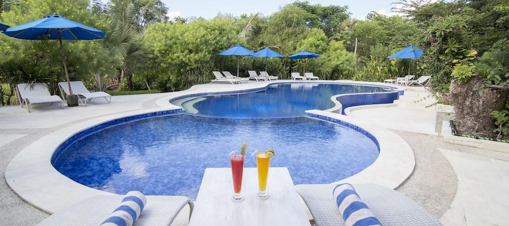Puri Sari Beach Hotel Labuan Bajo Exterior foto