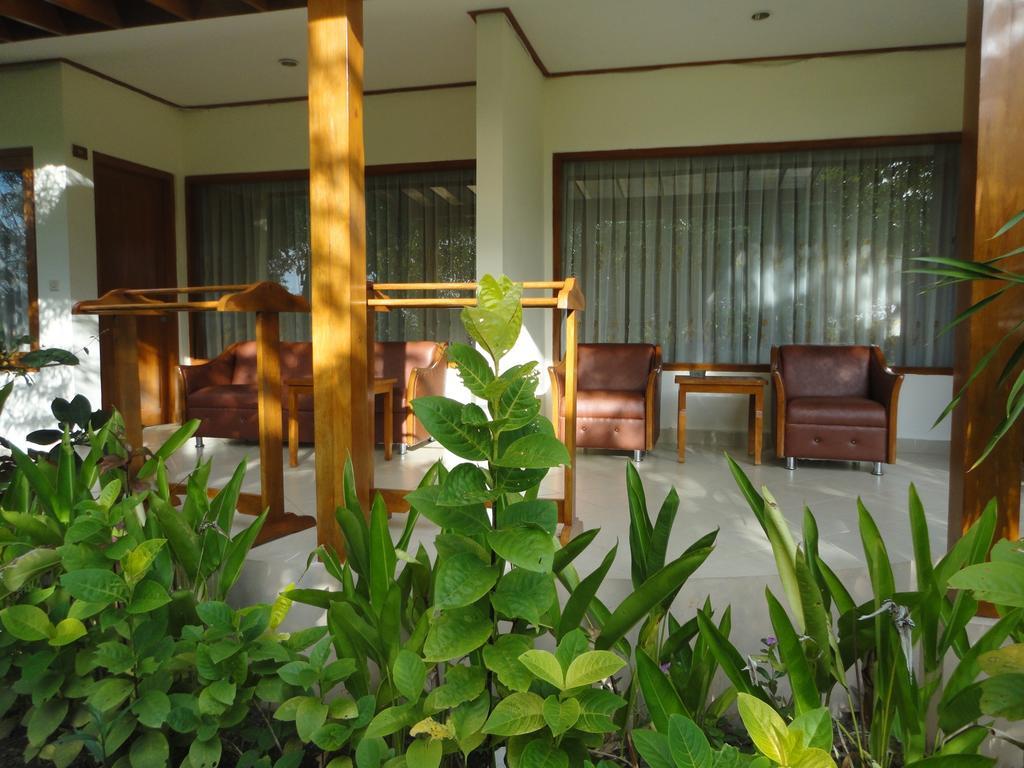 Puri Sari Beach Hotel Labuan Bajo Exterior foto