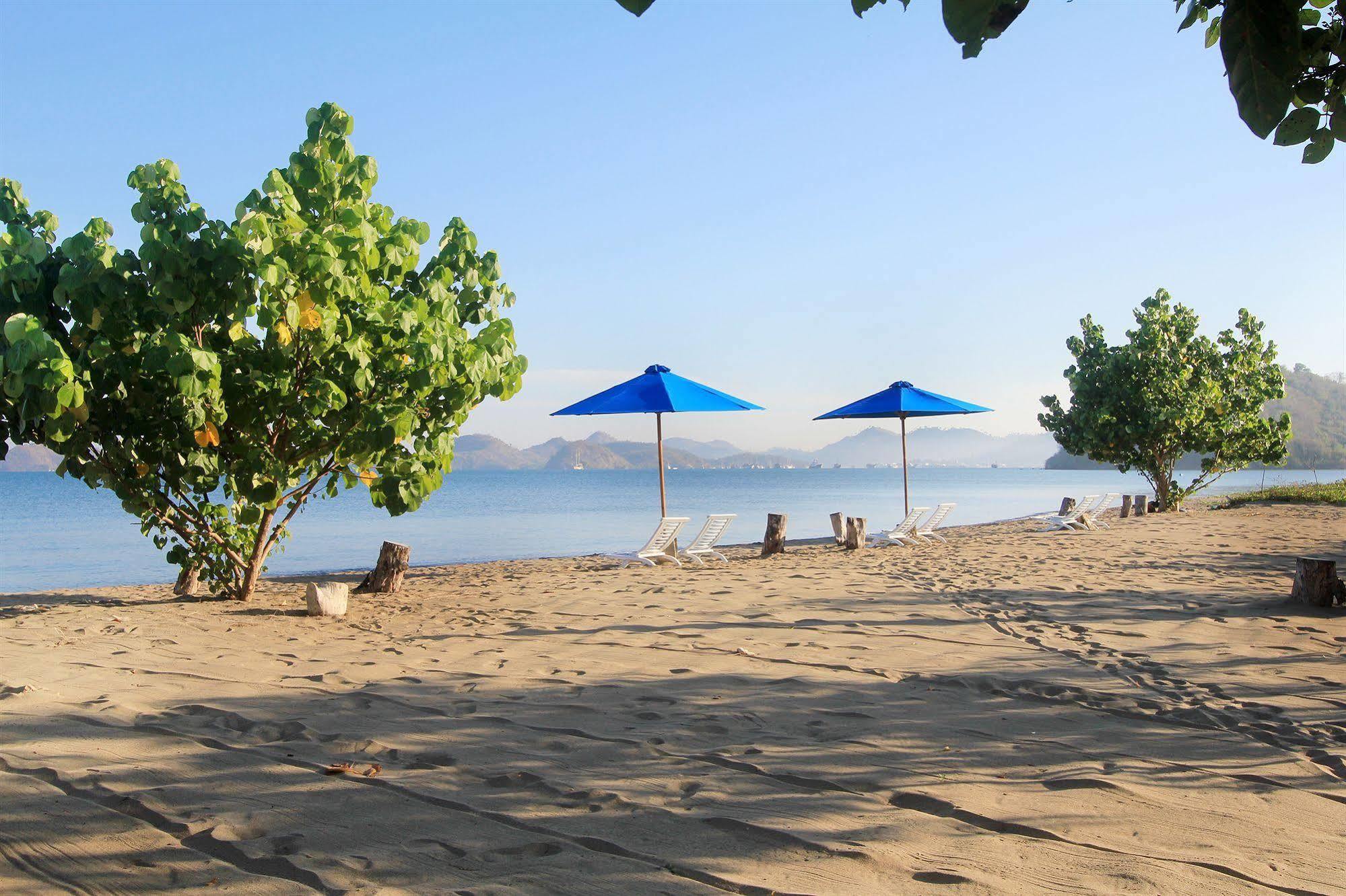 Puri Sari Beach Hotel Labuan Bajo Exterior foto