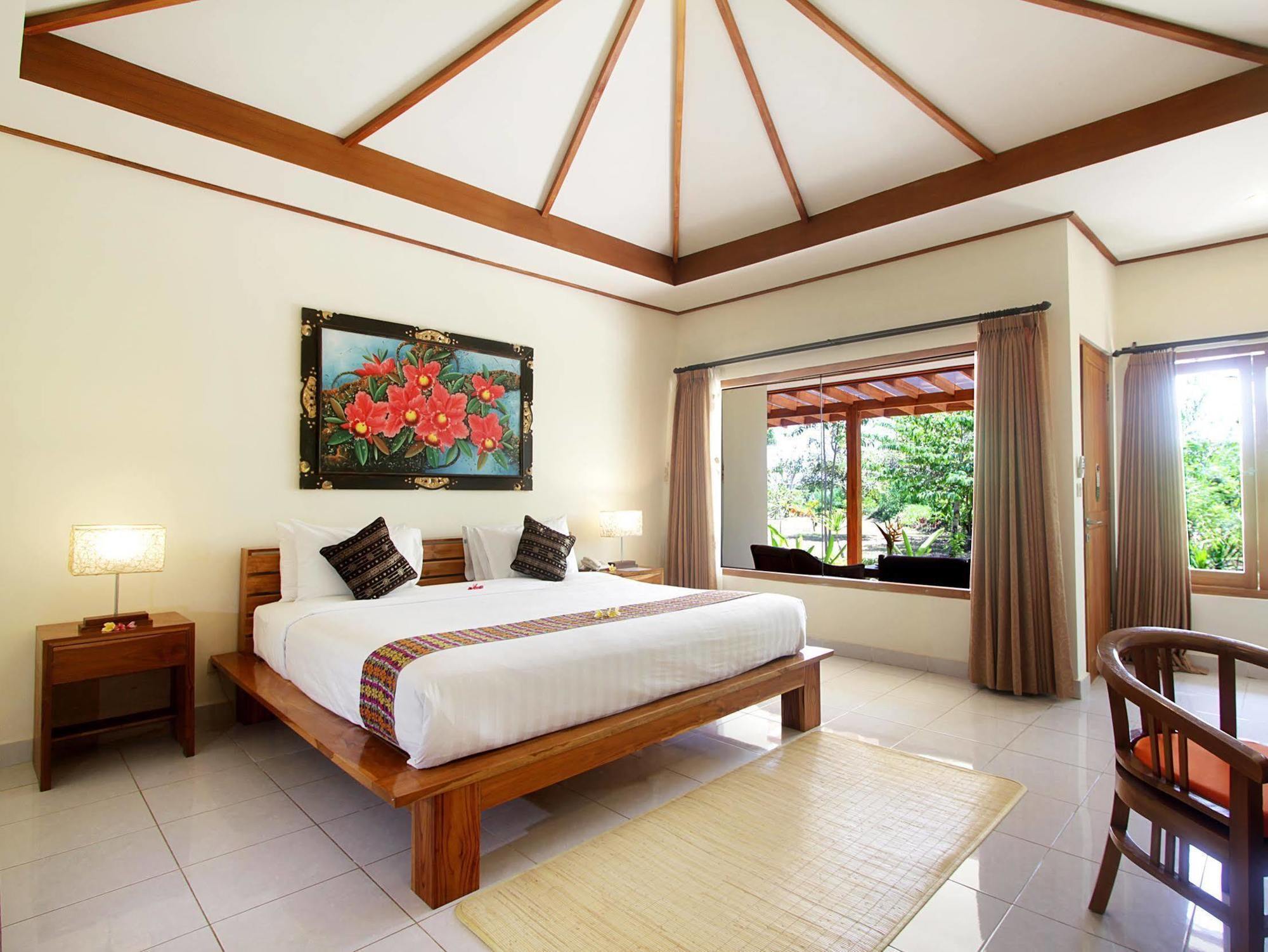 Puri Sari Beach Hotel Labuan Bajo Exterior foto