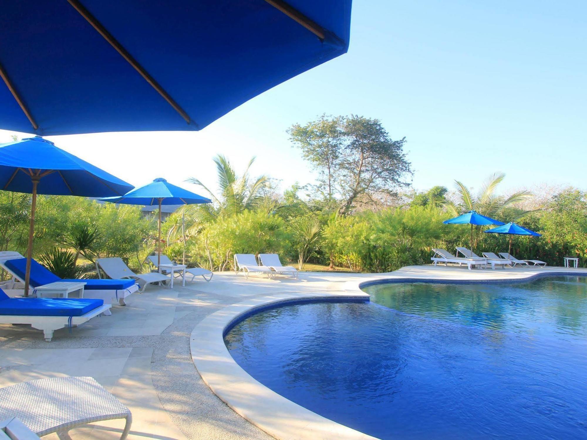Puri Sari Beach Hotel Labuan Bajo Exterior foto