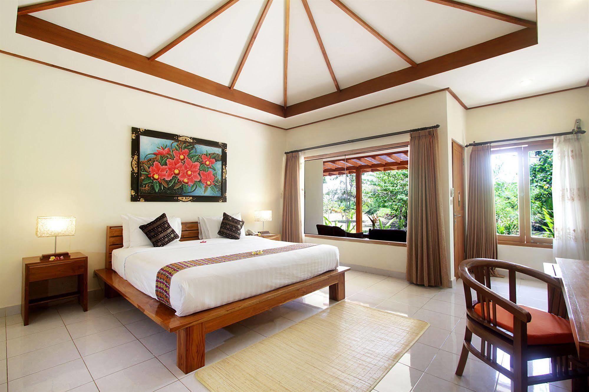 Puri Sari Beach Hotel Labuan Bajo Exterior foto