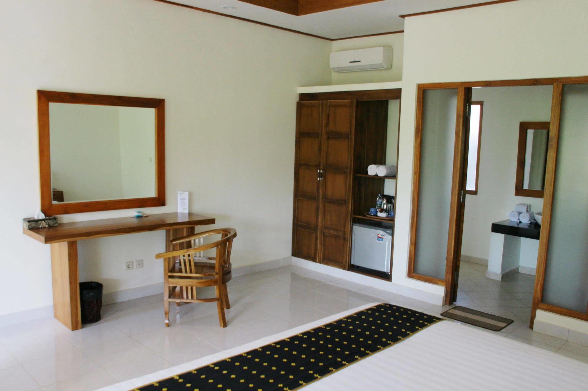 Puri Sari Beach Hotel Labuan Bajo Exterior foto