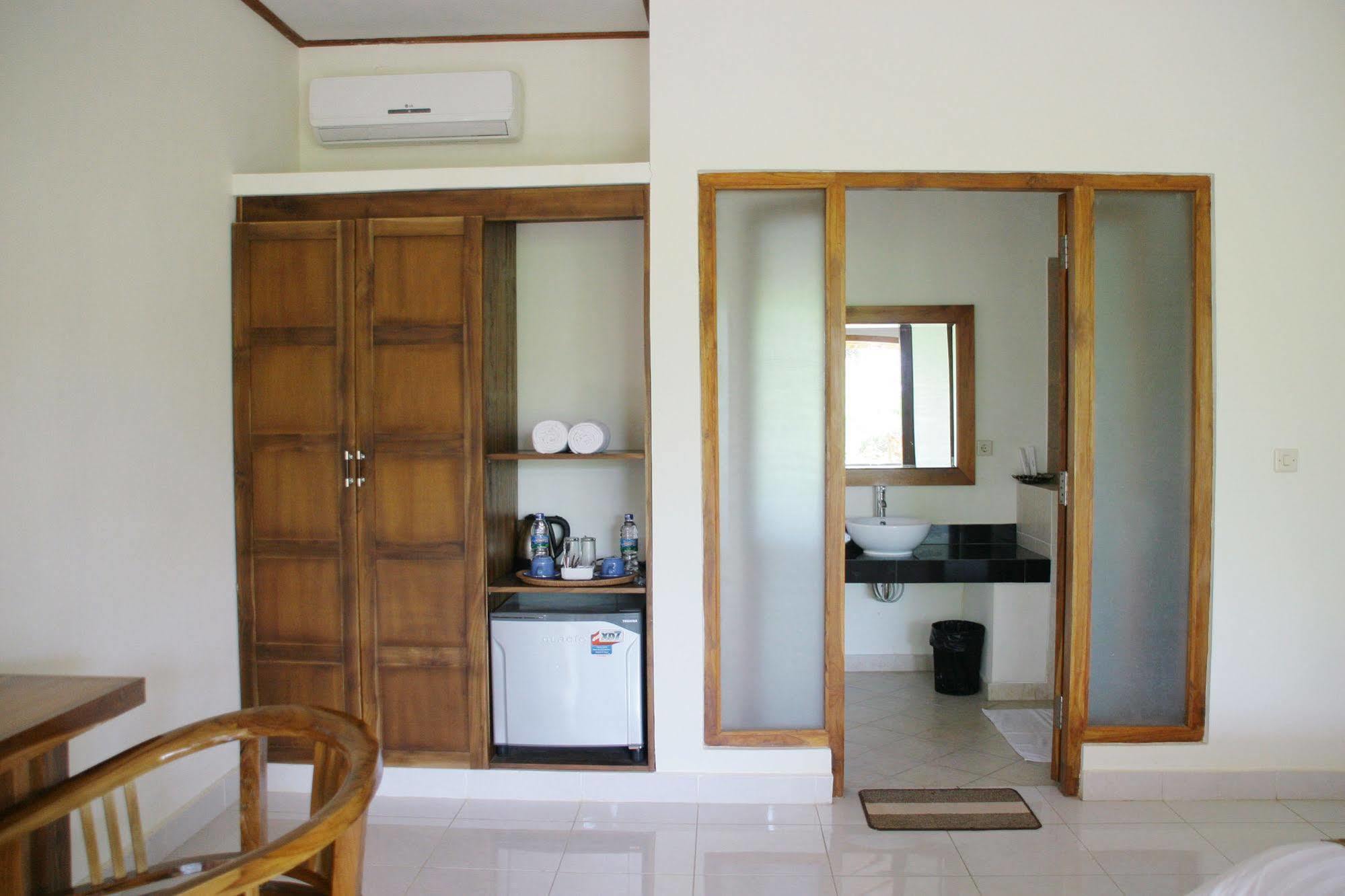 Puri Sari Beach Hotel Labuan Bajo Exterior foto