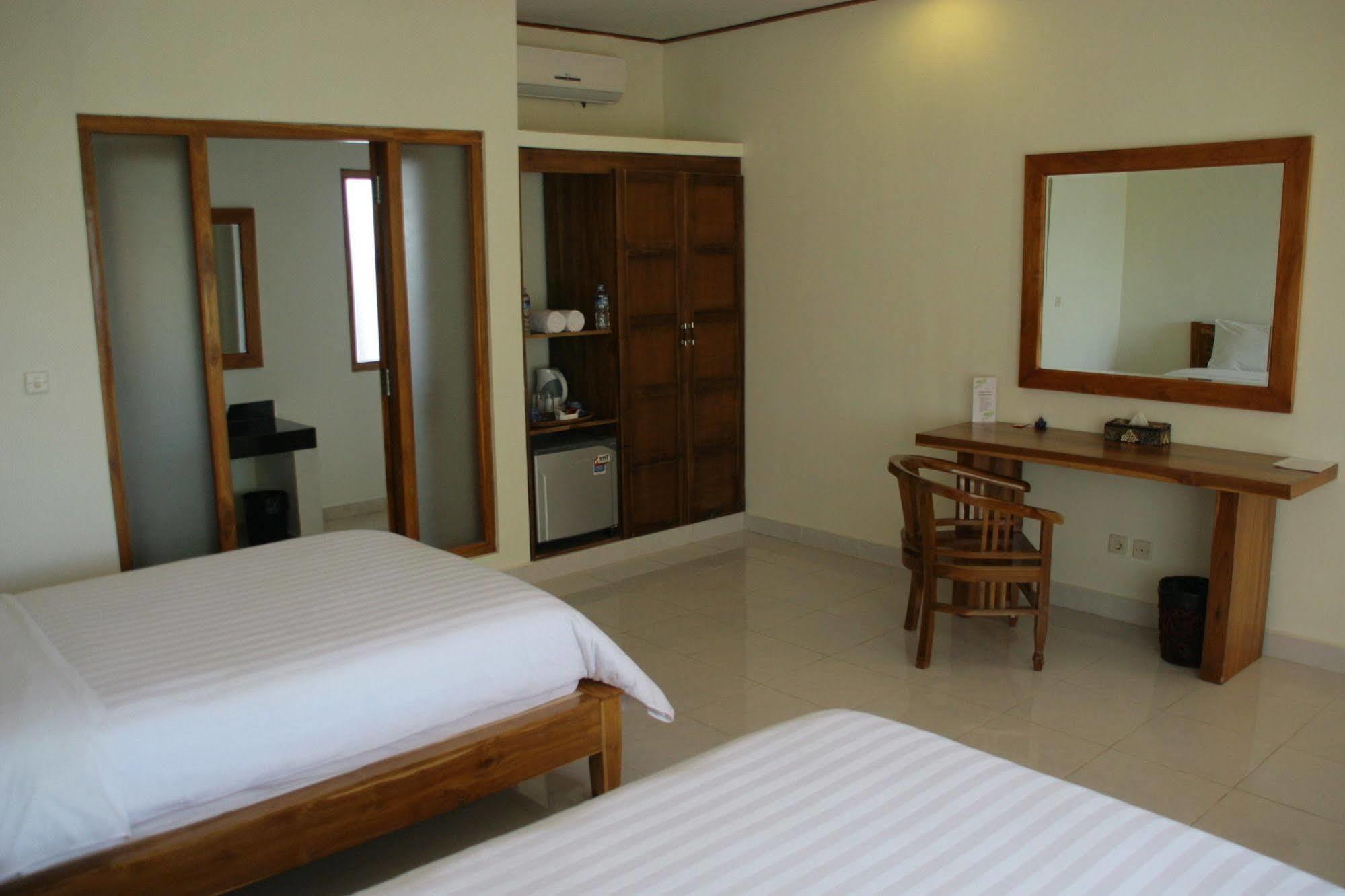 Puri Sari Beach Hotel Labuan Bajo Exterior foto