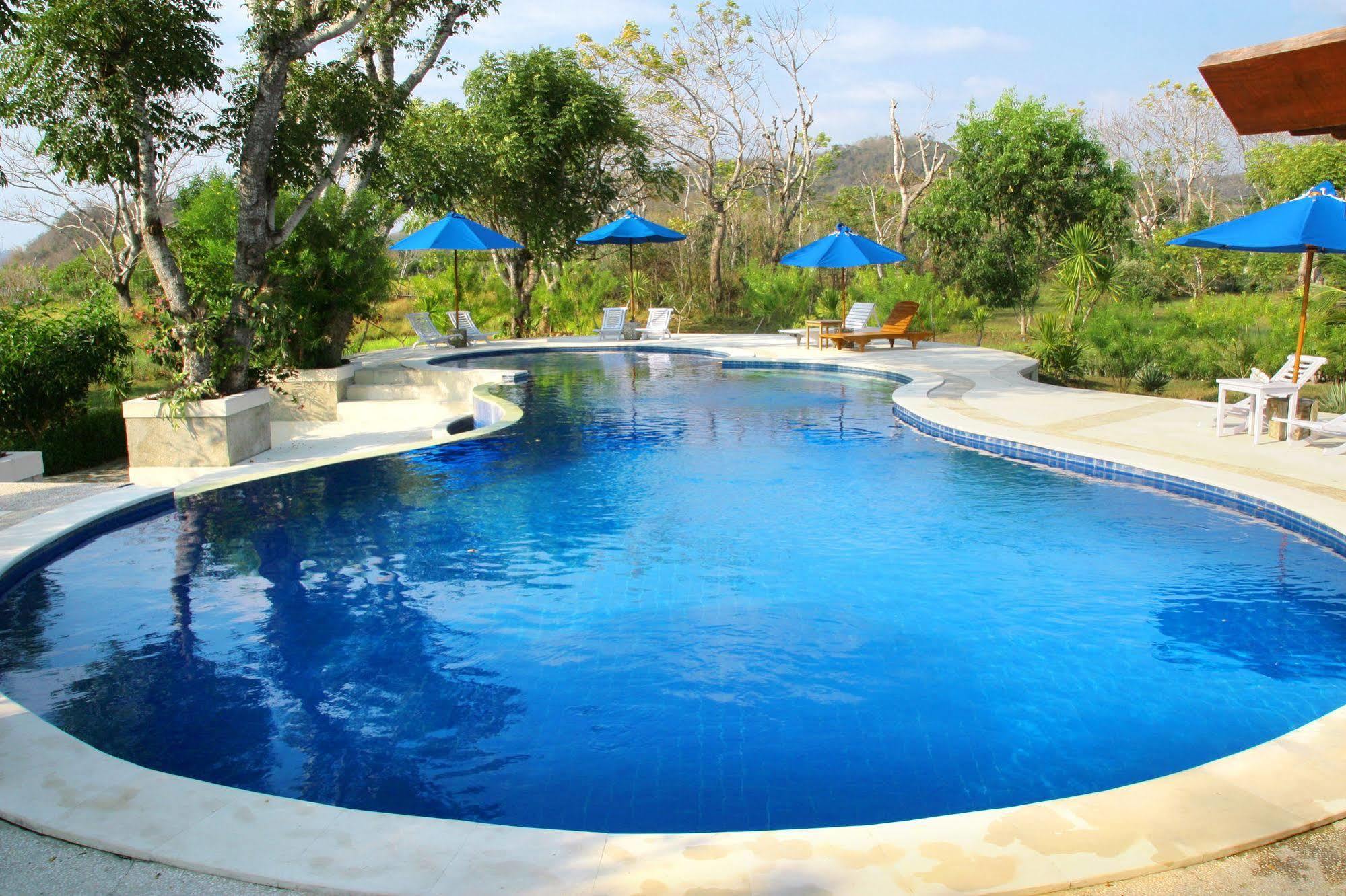 Puri Sari Beach Hotel Labuan Bajo Exterior foto